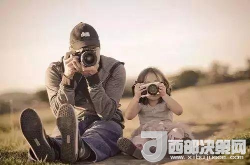 “曾子殺豬”故事在前，最近又有《父母說好考了90分就去看海，被爽約后女孩離家出走》新聞在后。父母如果自己的行為“打臉”了，又怎么能在孩子面前掌握教育的主動(dòng)權(quán)。