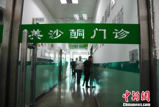 有數(shù)據(jù)顯示，十年來(lái)，山西省司法行政戒毒系統(tǒng)累計(jì)收治戒毒人員總數(shù)6萬(wàn)余人。截至目前，在冊(cè)強(qiáng)制隔離戒毒人員、自愿戒毒人員、戒毒康復(fù)人員、美沙酮維持治療人員共1.2萬(wàn)余人?！⊥踅ㄜ?攝