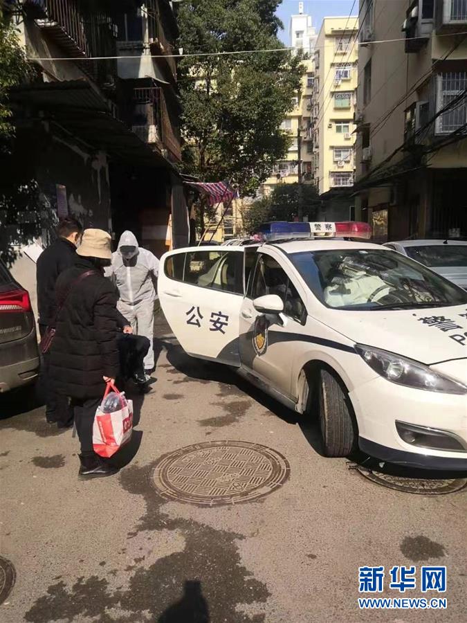 （習近平致敬的戰(zhàn)“疫”英雄·公安干警篇·圖文互動）（5）他們，抗疫一線鑄警魂