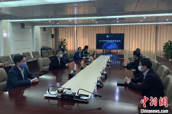 寧夏大學(xué)2020年春季首場綜合類“網(wǎng)絡(luò)雙選會”現(xiàn)場?！±钆迳?攝