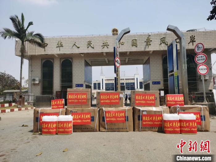 圖為隴川縣捐贈的物資 陸成棟 攝 圖為隴川縣捐贈的物資 陸成棟 攝