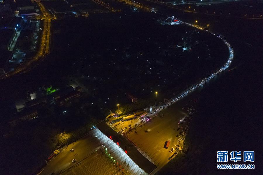 （新華全媒頭條·圖文互動）（14）上下同心，守望相助——中國抗疫眾志成城的生動實(shí)踐