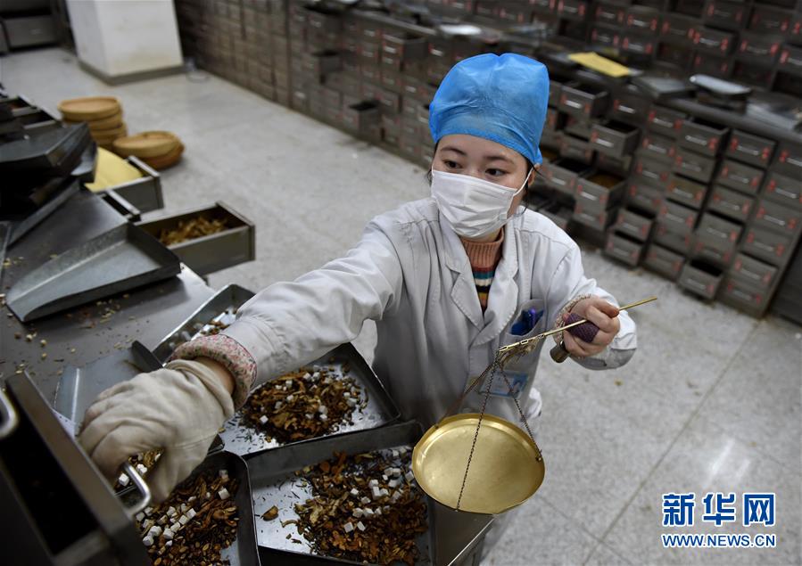 （聚焦疫情防控·圖文互動(dòng)）（14）分秒必爭(zhēng)！一切為了治病救人——中國(guó)抗疫生命至上的生動(dòng)實(shí)踐