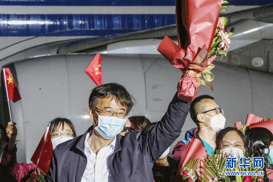 （聚焦疫情防控·圖文互動(dòng)）（9）分秒必爭(zhēng)！一切為了治病救人——中國(guó)抗疫生命至上的生動(dòng)實(shí)踐