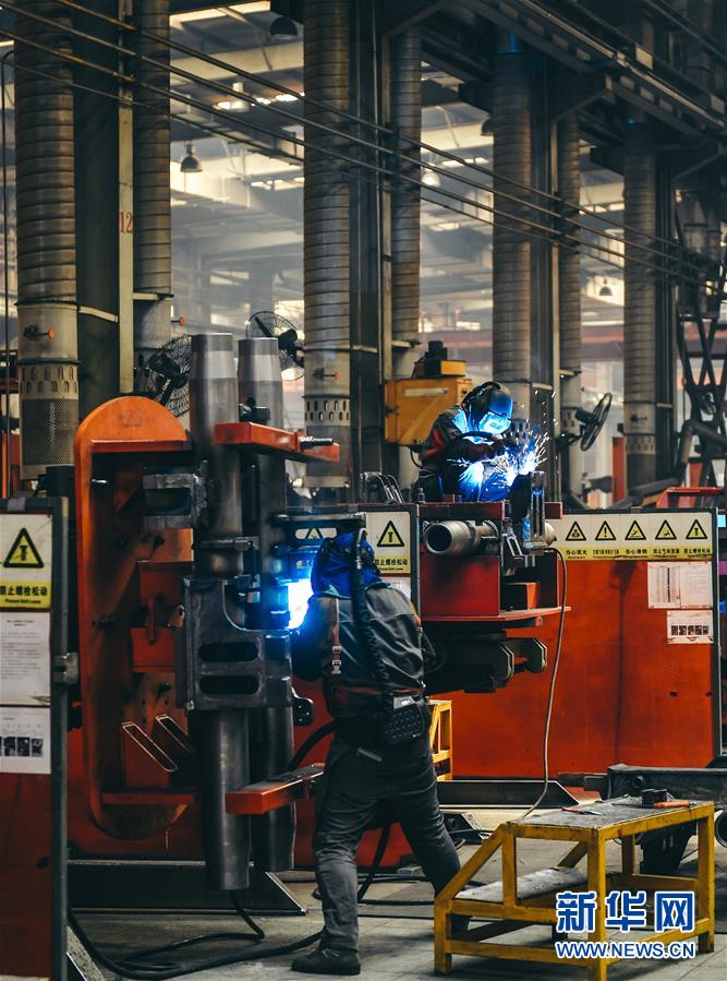 （在習近平新時代中國特色社會主義思想指引下——新時代新作為新篇章·習近平總書記關(guān)切事·圖文互動）（4）汗水的味道——記錄奮戰(zhàn)在復(fù)工復(fù)產(chǎn)一線的勞動者