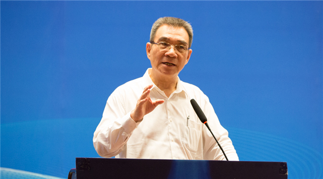 林毅夫發(fā)表演講。(資料圖)