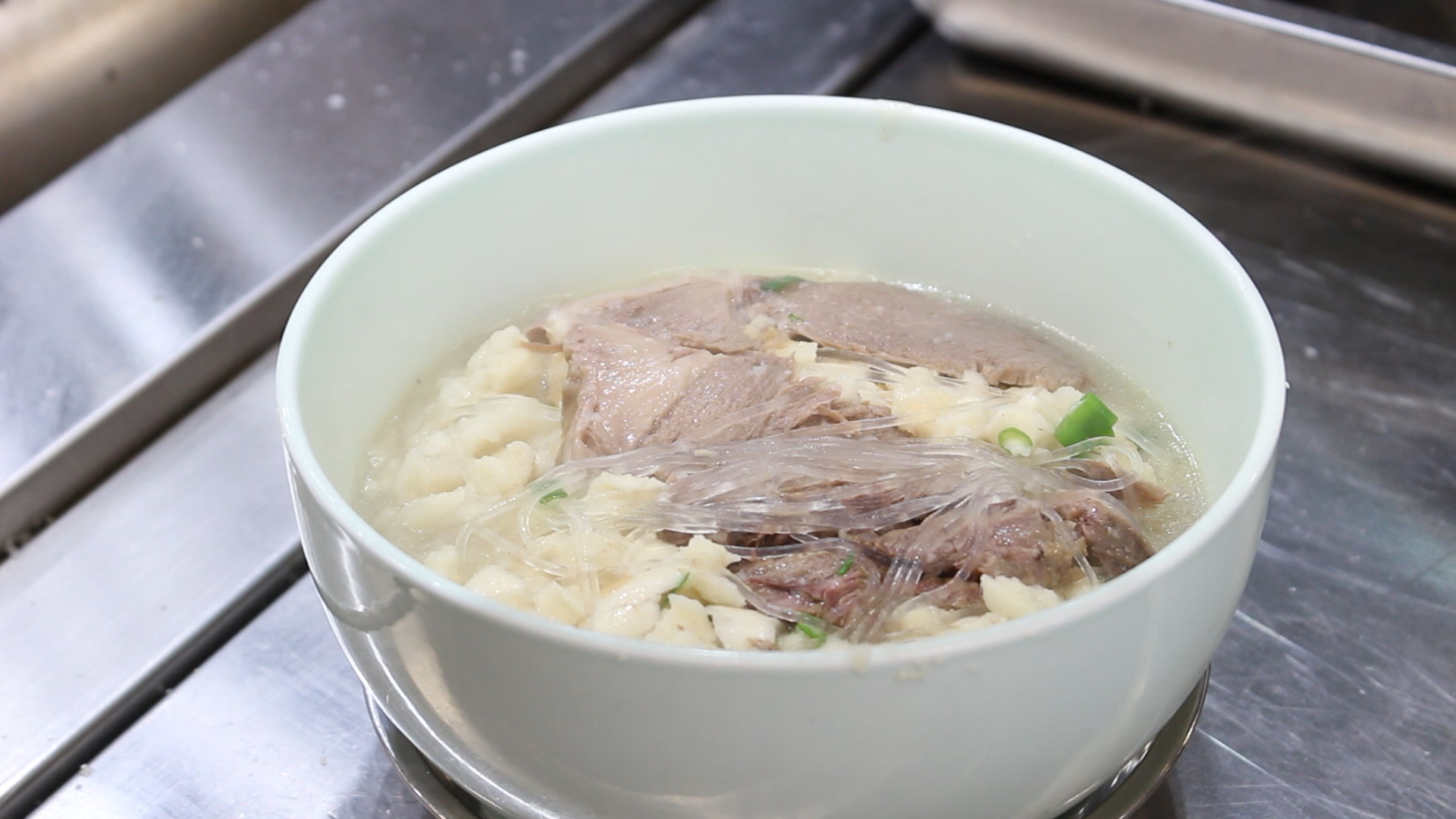 【陜菜大師和他們的拿手菜】烏平：“知足者常樂，食客愛吃我做的牛羊肉泡饃，就是我最大的滿足”_fororder_圖片8